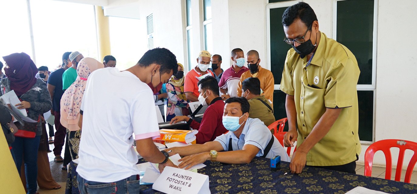 2,251 KIR Terima Bantuan Persekolahan Di DUN Kijal